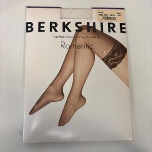 NEW Berkshire Romantic Bridal Lace Top Thigh High Stockings Hosiery 1363 White